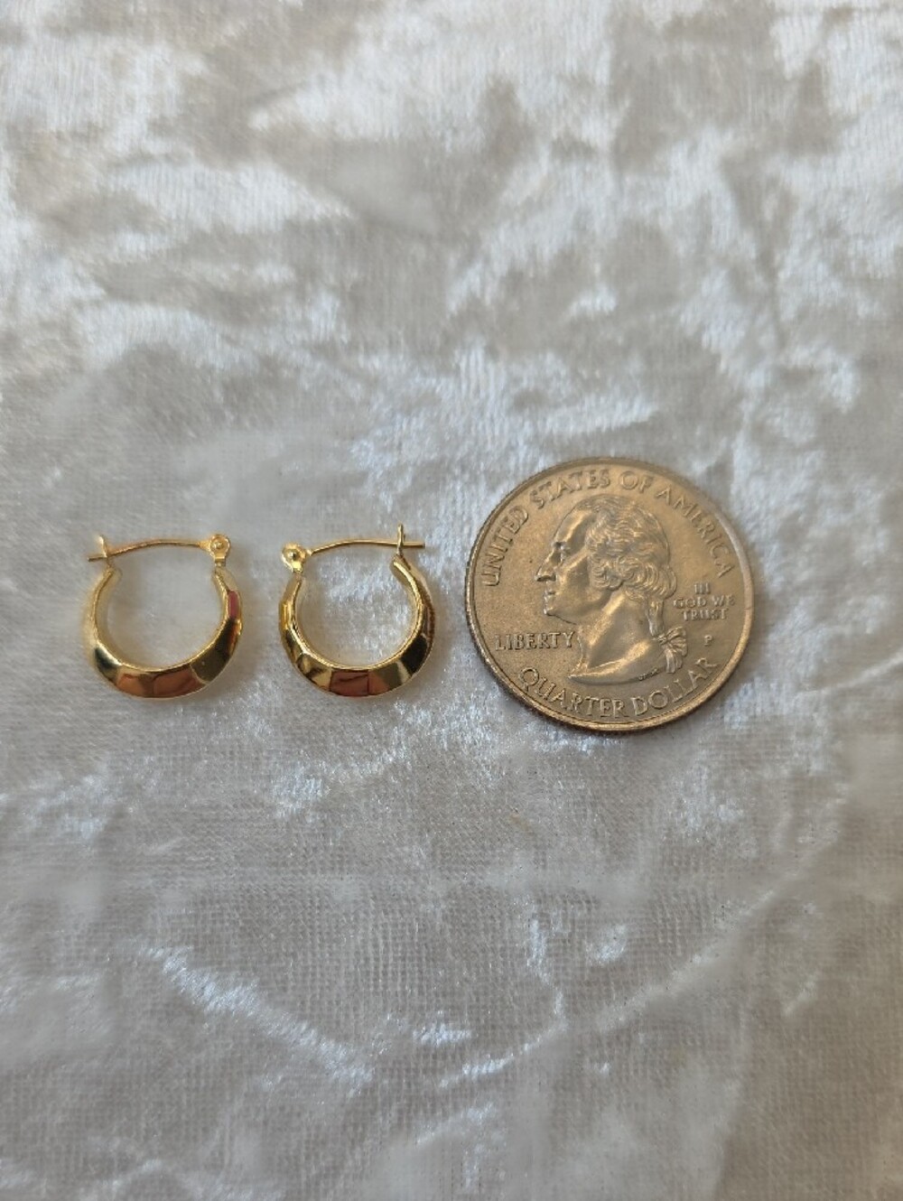 14kt Gold Hoop Minimalist Earrings 1/2 Inch - Picture 3 of 8